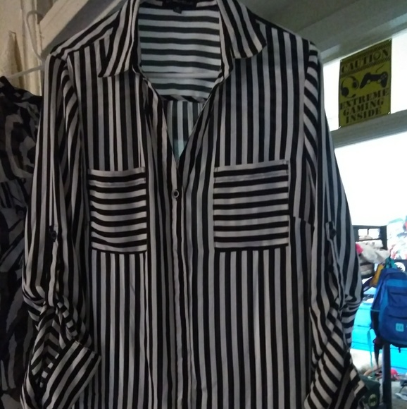 Top - Picture 2 of 3